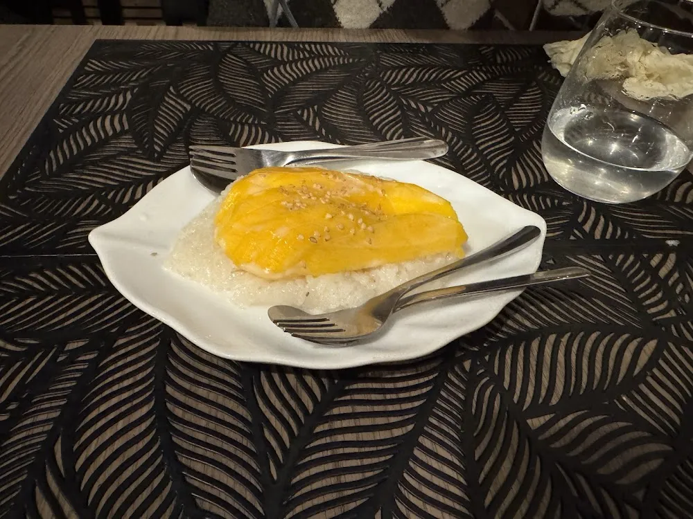 Riz Gluant Au Lait de Coco Et Mangue